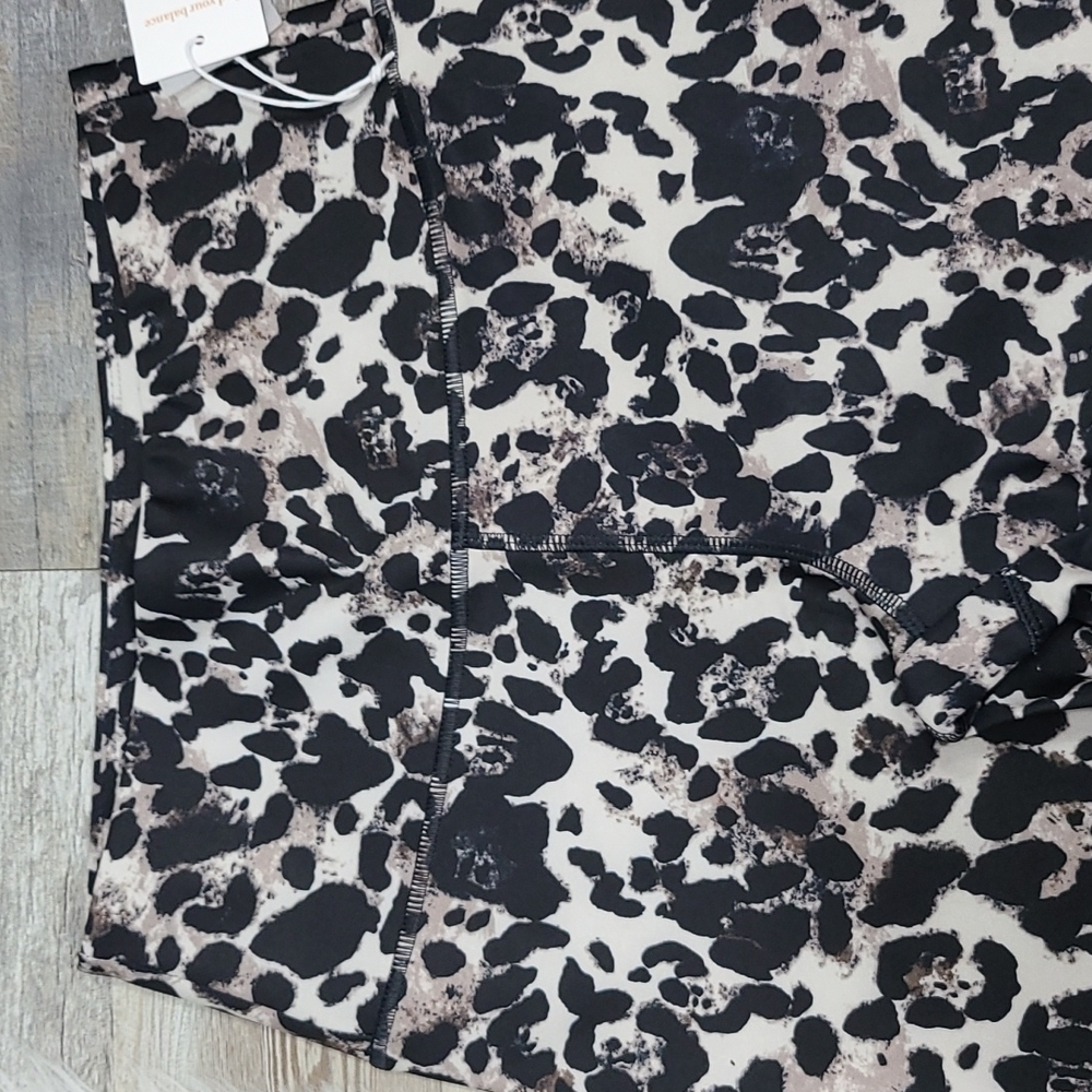 Balance Collection Leopard Print Activewear Set - Small - Picture 5 of 8